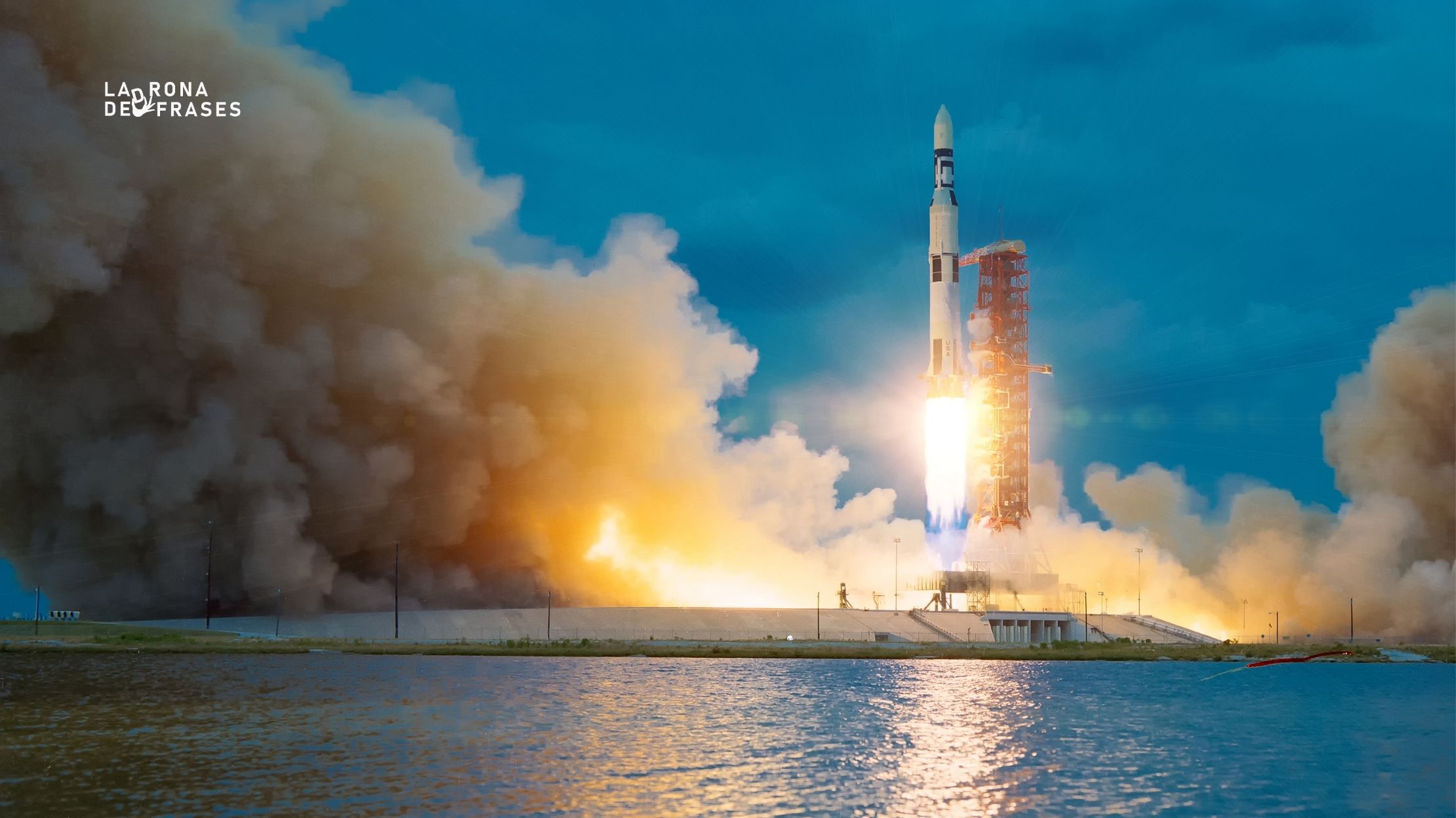 Cohete del programa Artemis de la NASA despegando rumbo a la Luna durante una misión espacial